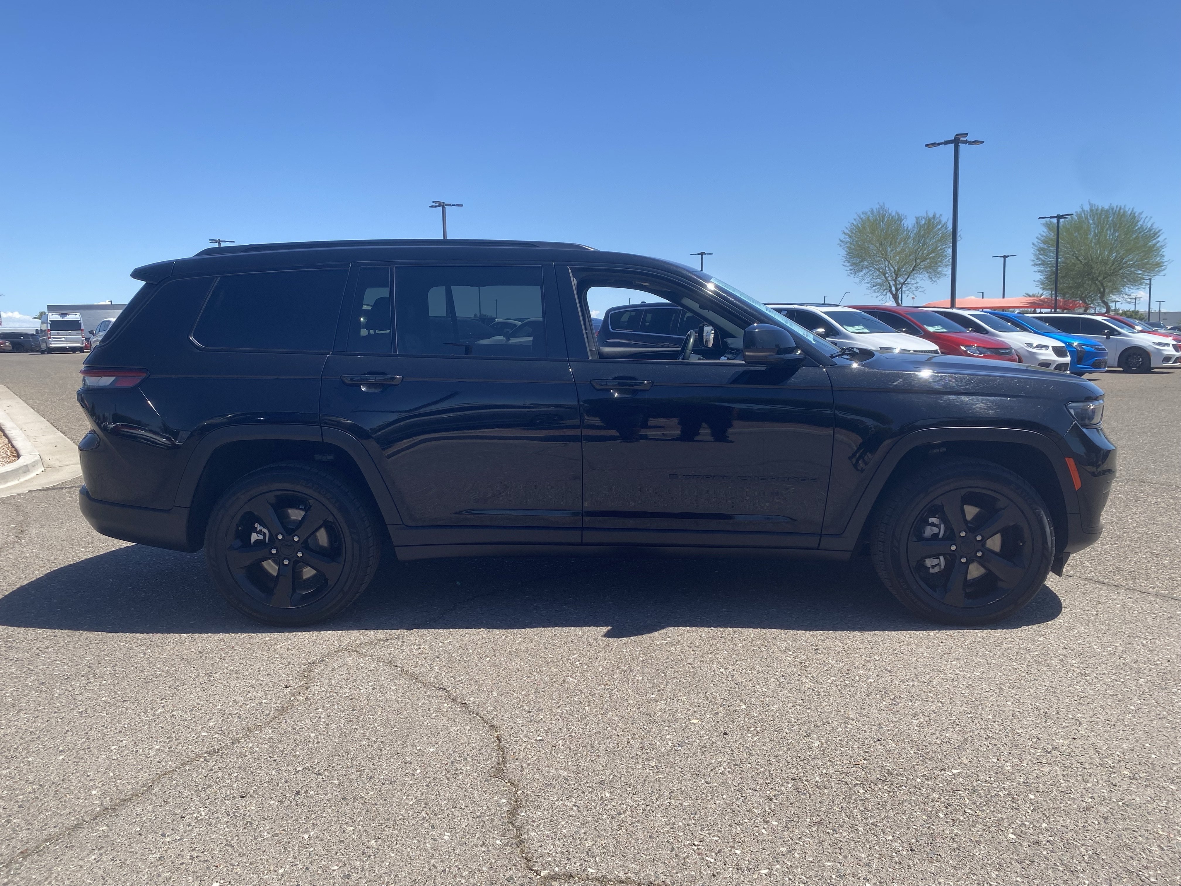 Used 2023 Jeep Grand Cherokee L Laredo AWD/4WD image 6