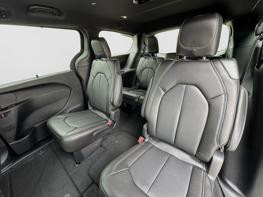 New 2027 Chrysler Pacifica Select FWD image 12