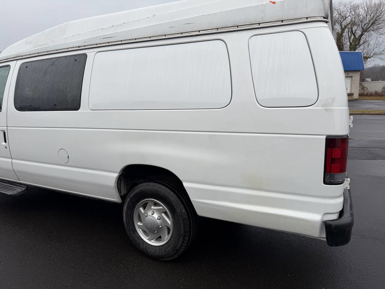Used 2010 Ford E-350 and Econoline 350 XLT image 12