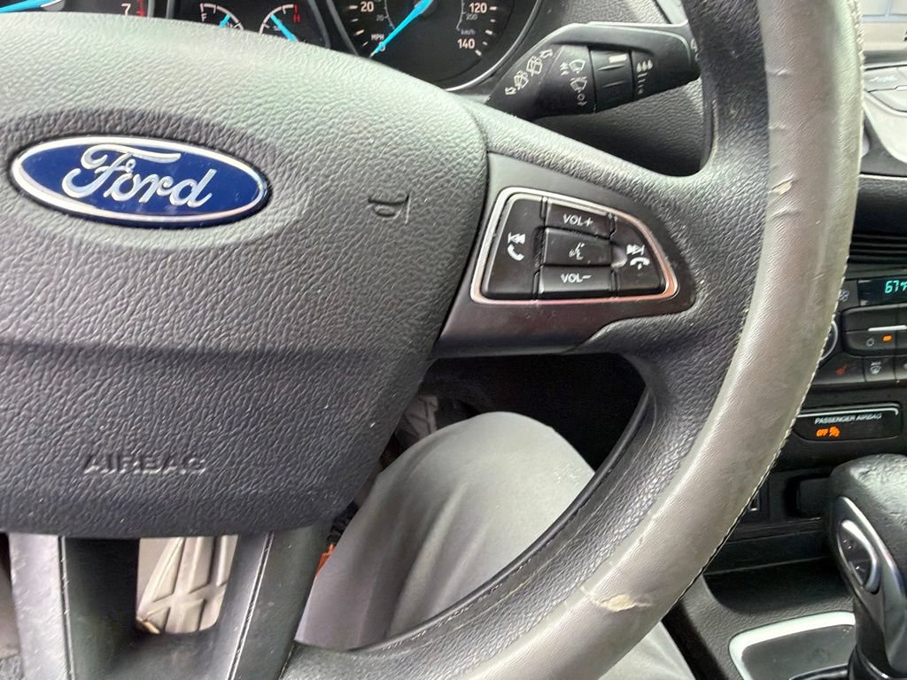 Used 2019 Ford Escape SE FWD image 16