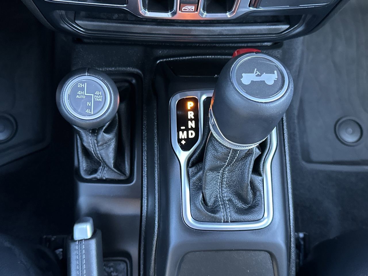 Used 2024 Jeep Wrangler Unlimited Sahara w/ Technology Group image 10