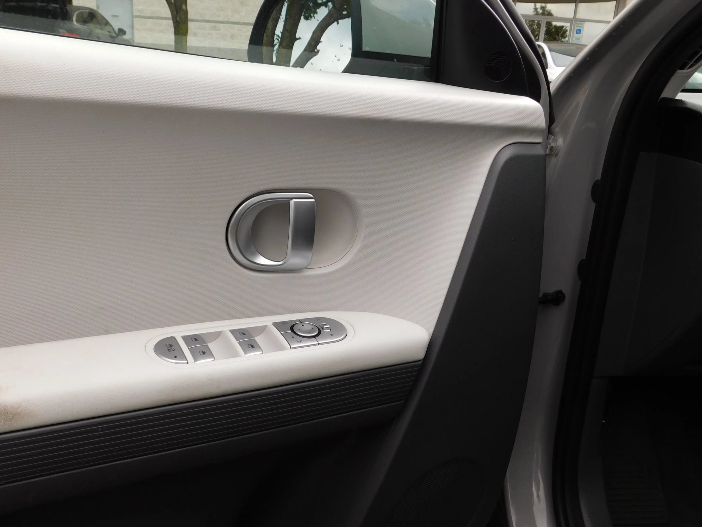 Used 2024 Hyundai Ioniq 5 SE RWD image 14