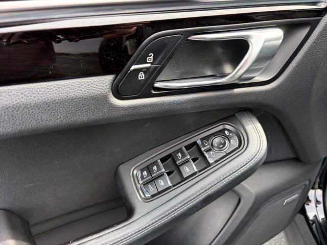 Used 2021 Porsche Macan w/ Premium Package AWD/4WD image 26