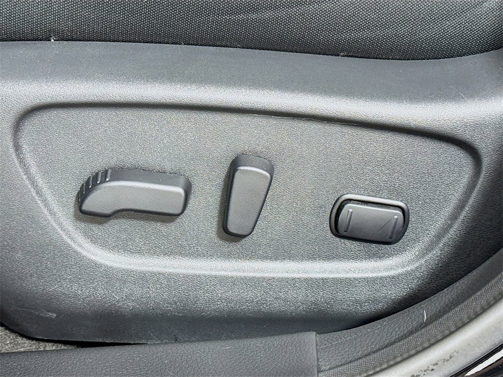 Used 2020 Nissan Rogue SV w/ Premium Package image 16