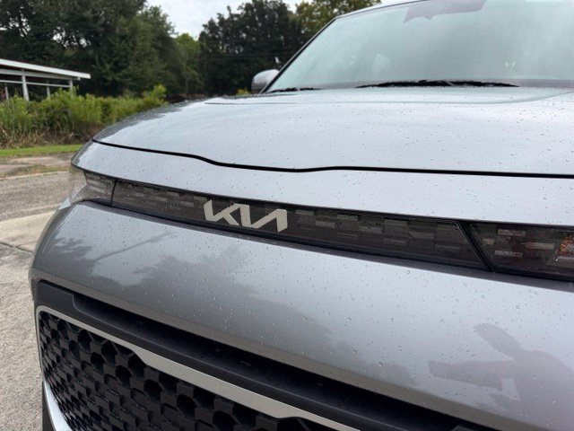 Used 2025 Kia Soul LX w/ LX Technology Package FWD image 2