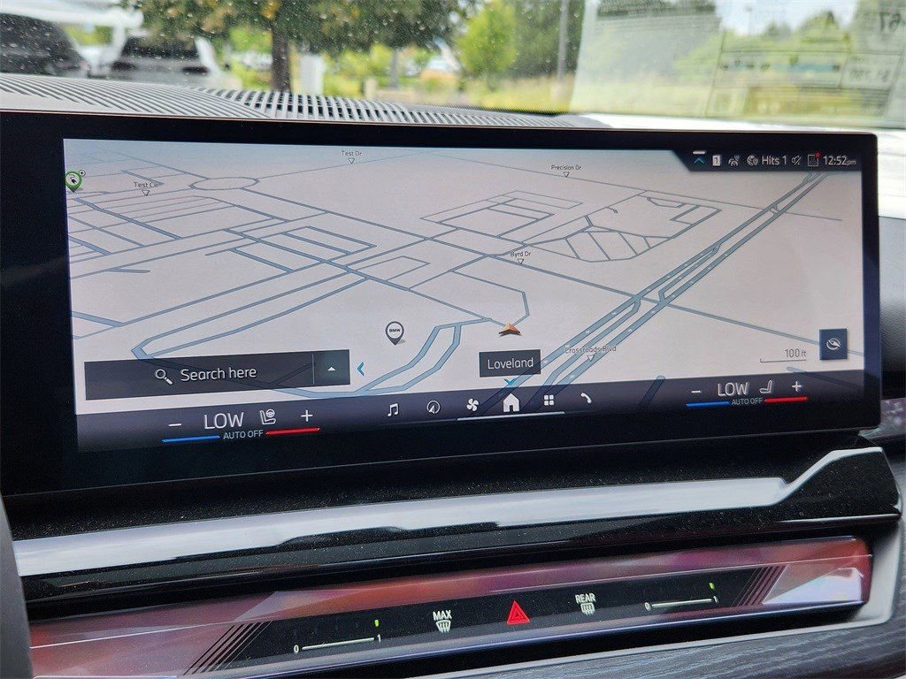 Used 2025 BMW 550e xDrive w/ Premium Package image 13