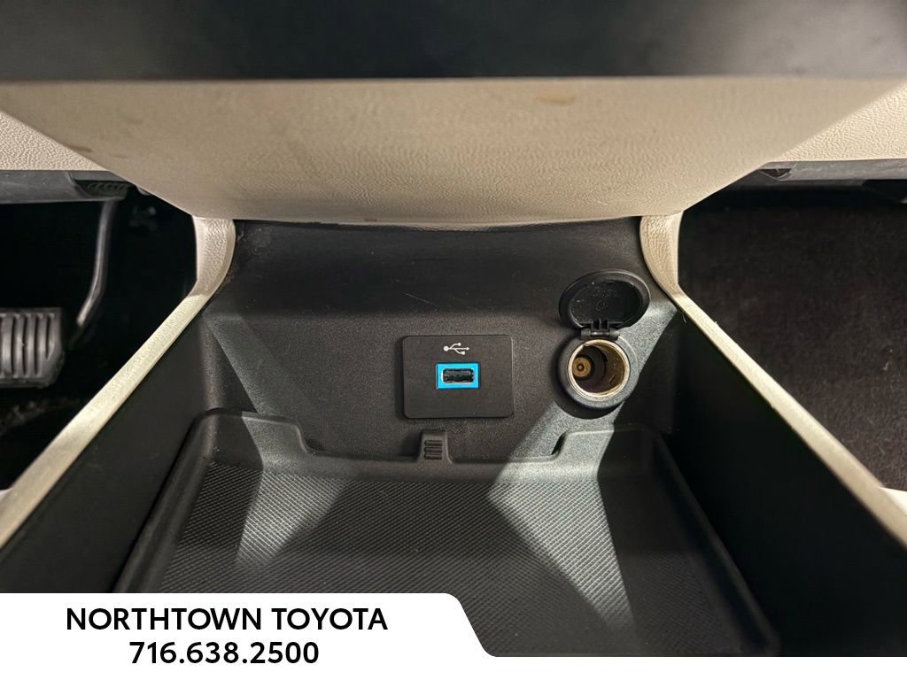 Used 2017 Ford Fusion SE FWD image 13