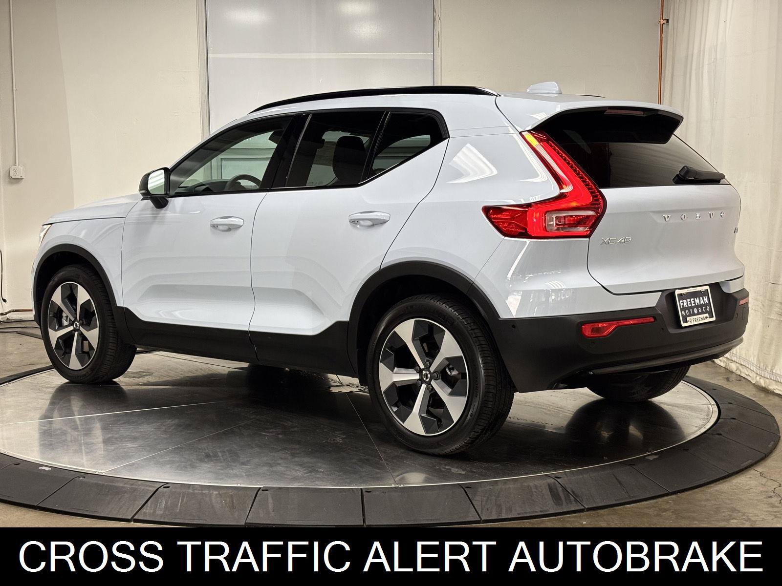 Used 2026 Volvo XC40 B5 Plus AWD/4WD image 7