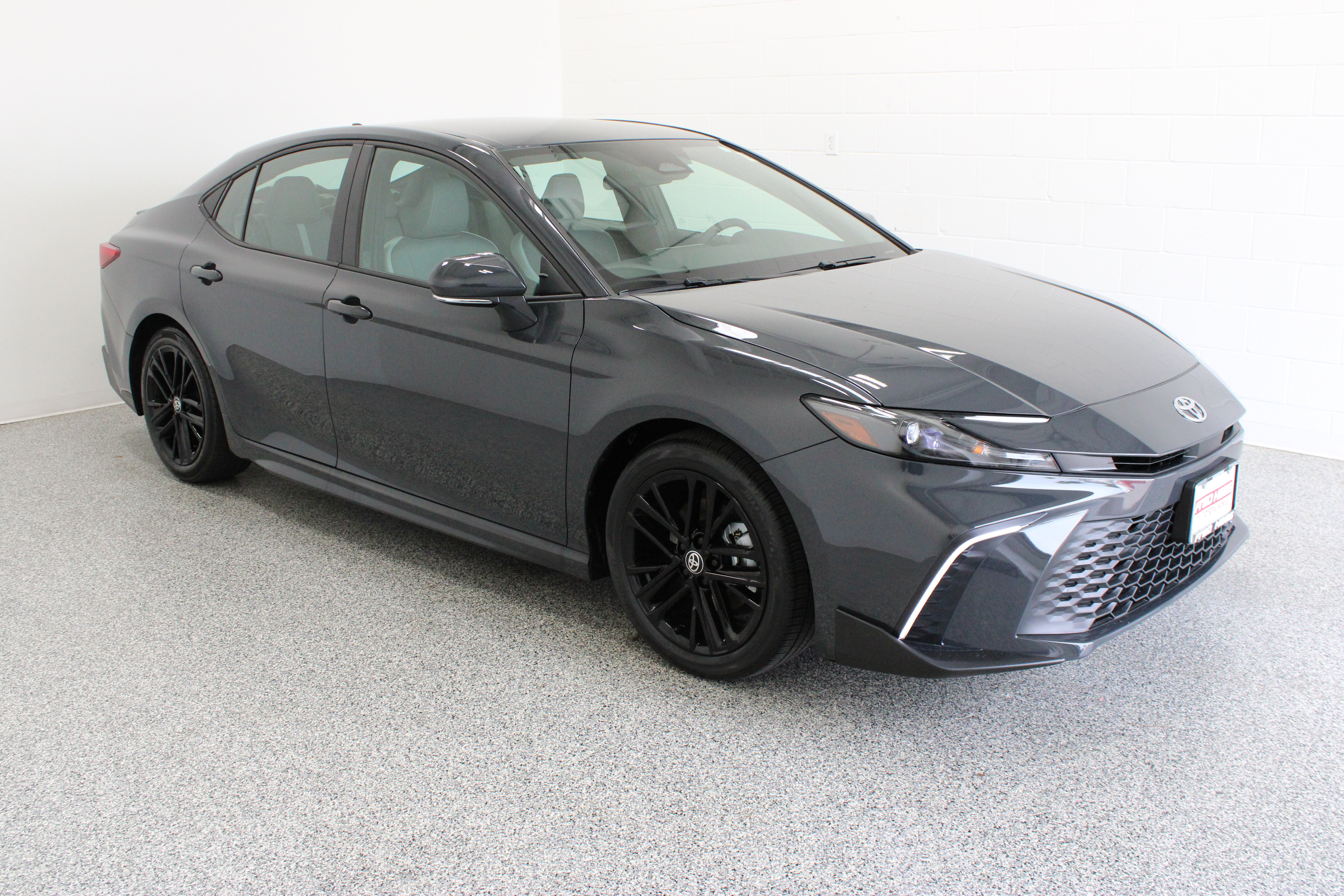 Used 2026 Toyota Camry SE FWD image 4