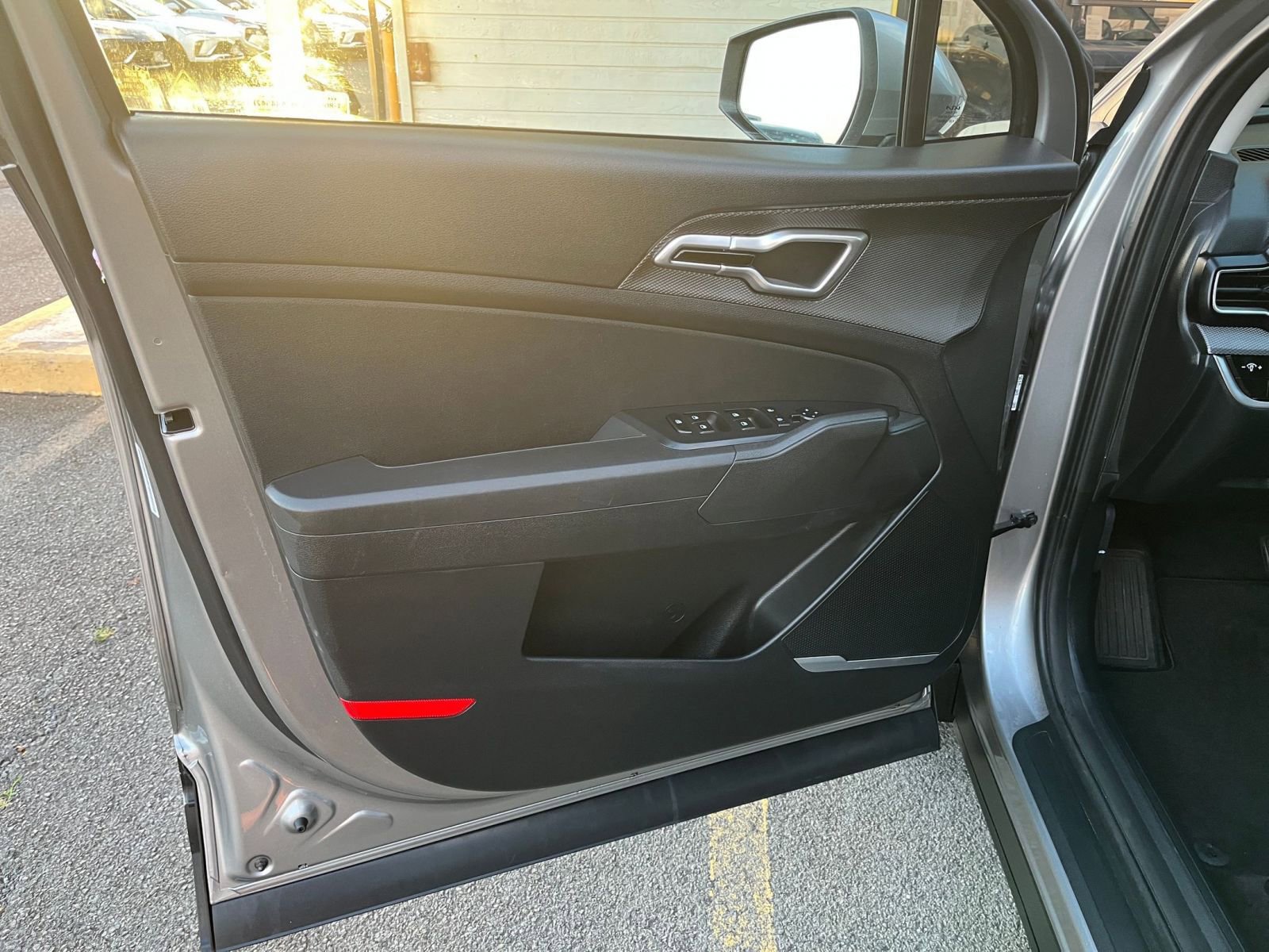 Used 2025 Kia Sportage LX image 18