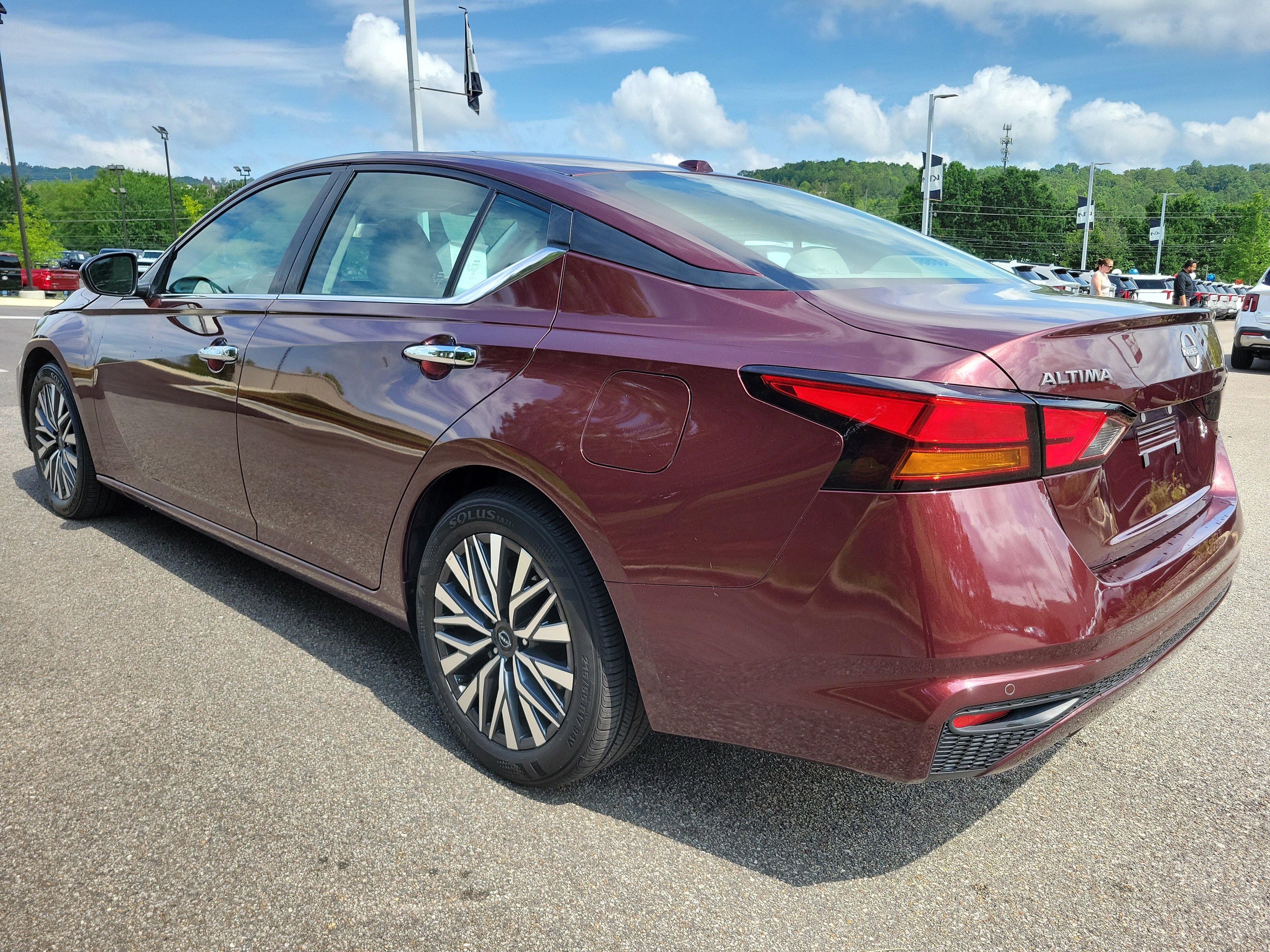Used 2025 Nissan Altima 2.5 SV FWD image 23