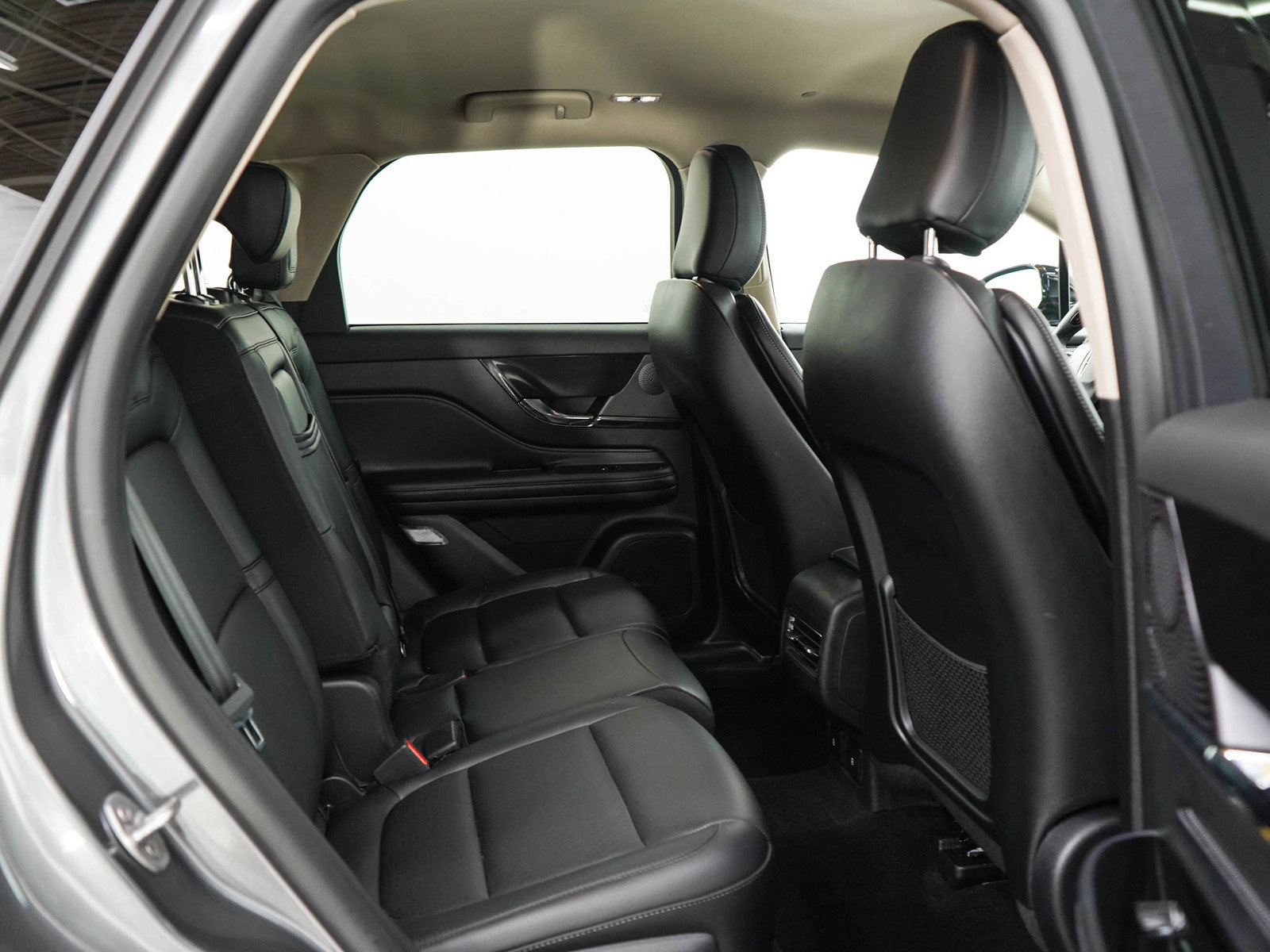 Used 2025 Lincoln Corsair AWD w/ Equipment Group 101A image 12