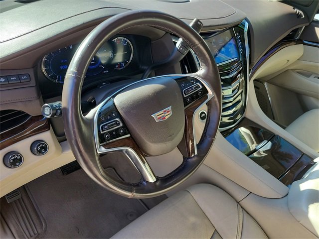 Used 2017 Cadillac Escalade Luxury image 24
