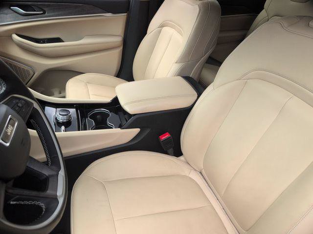Certified 2021 Jeep Grand Cherokee L Limited AWD/4WD image 16