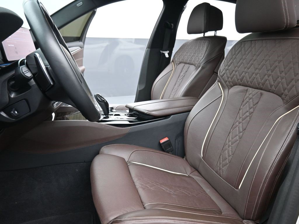 Used 2023 BMW 530e xDrive w/ Premium Package image 11