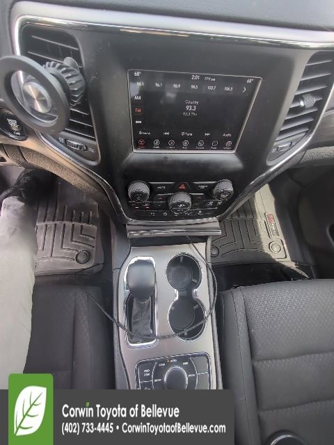 Used 2019 Jeep Grand Cherokee Laredo AWD/4WD image 39