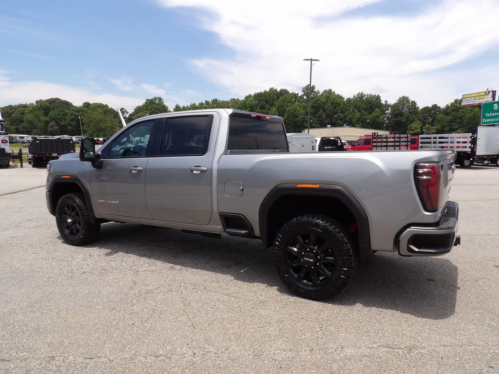 Used 2025 GMC Sierra 2500 AT4 AWD/4WD image 4