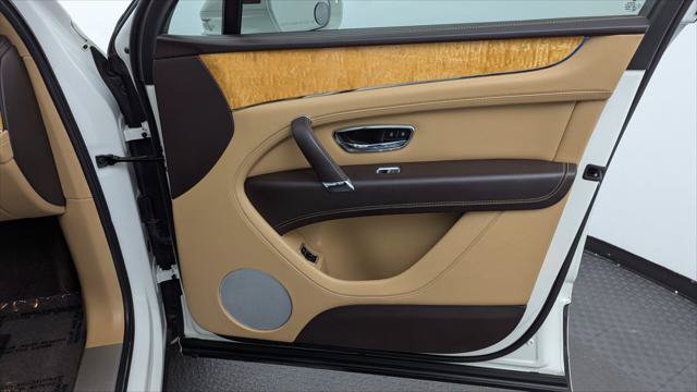 Used 2019 Bentley Bentayga AWD/4WD image 23