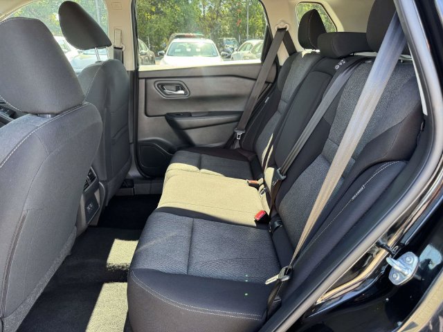 Used 2024 Nissan Rogue SV FWD image 17
