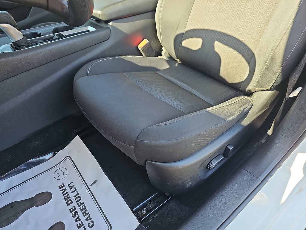 Used 2025 Nissan Altima 2.5 SV image 32