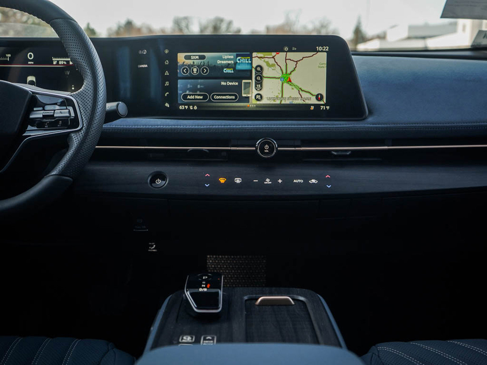 New 2025 Nissan Ariya Platinum image 17