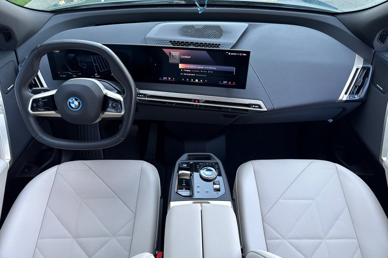 Used 2025 BMW iX xDrive50 w/ Premium Package image 17