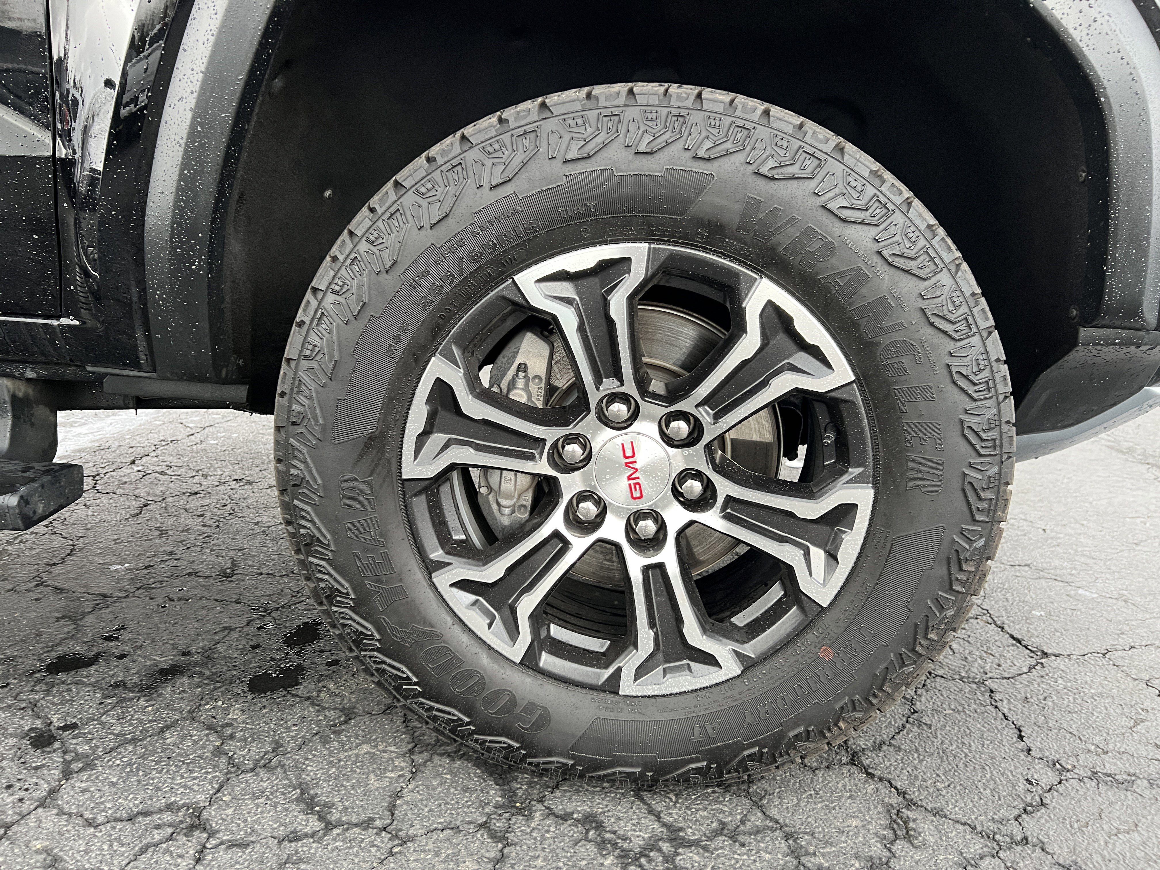 Used 2024 GMC Canyon AT4 image 10