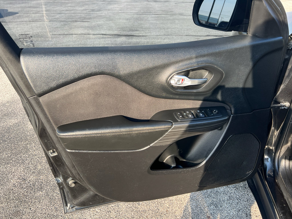 Used 2016 Jeep Cherokee Sport w/ Cold Weather Group image 10