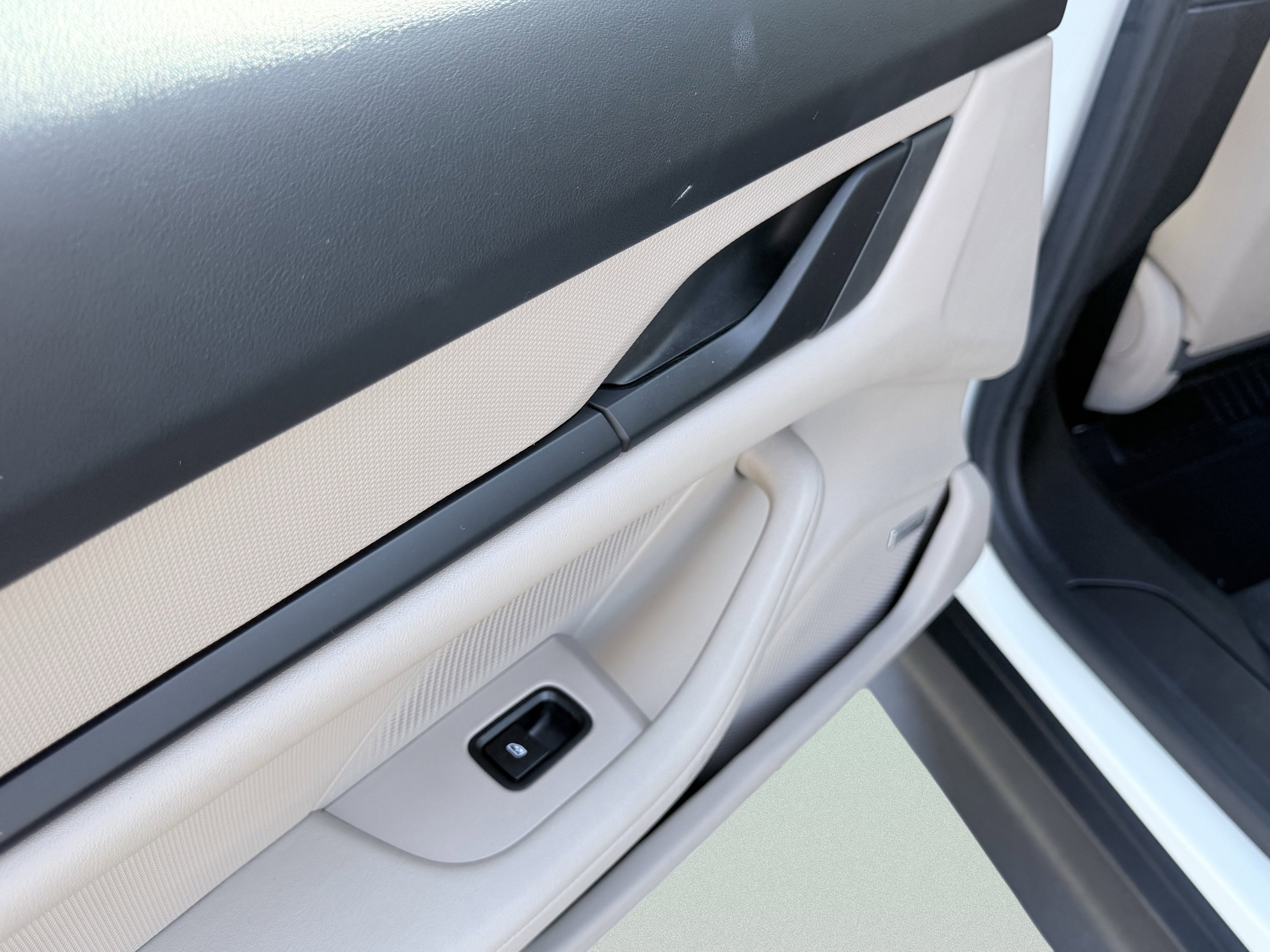 Used 2022 Porsche Taycan image 35