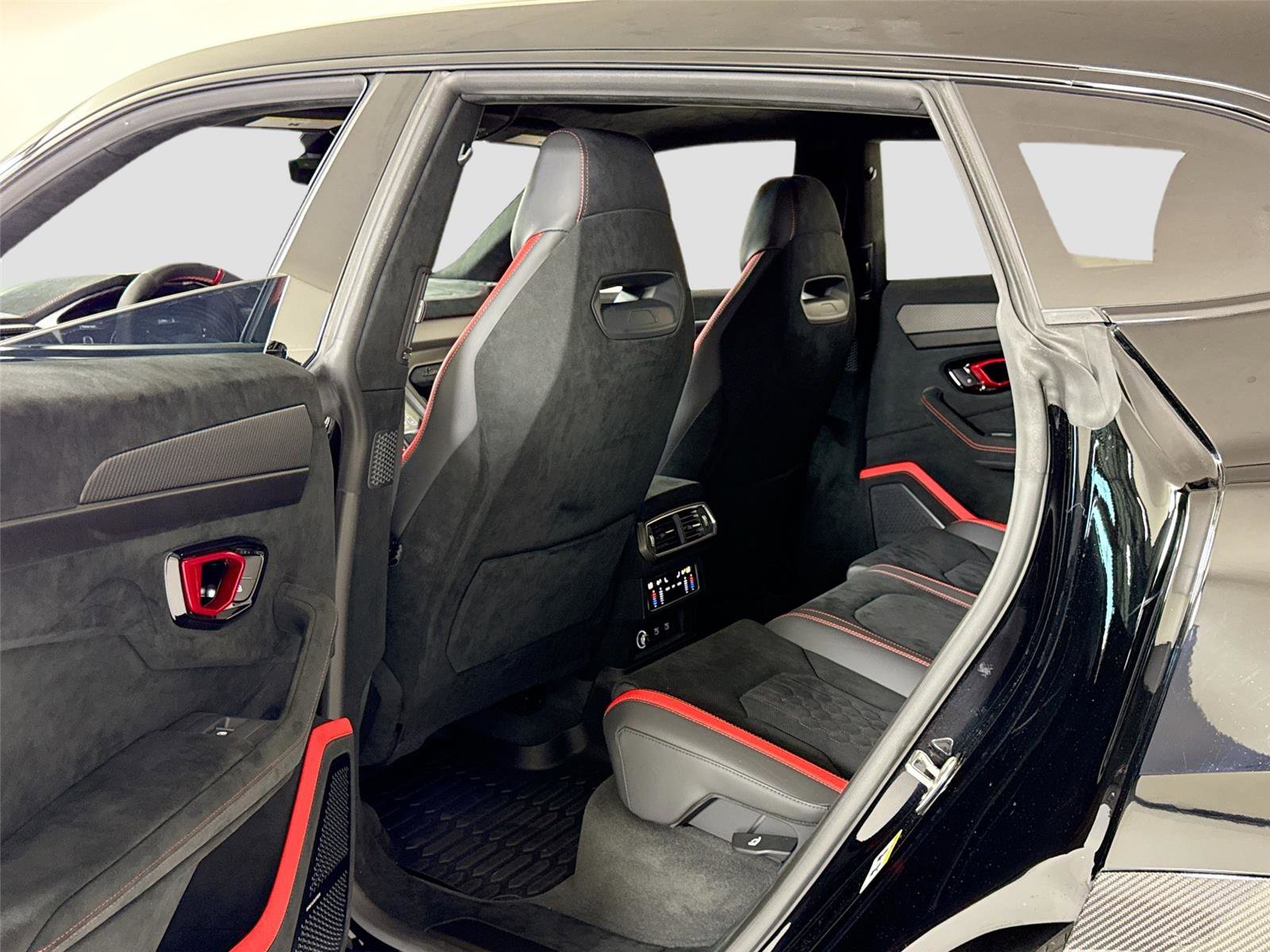 Used 2023 Lamborghini Urus Performante image 27