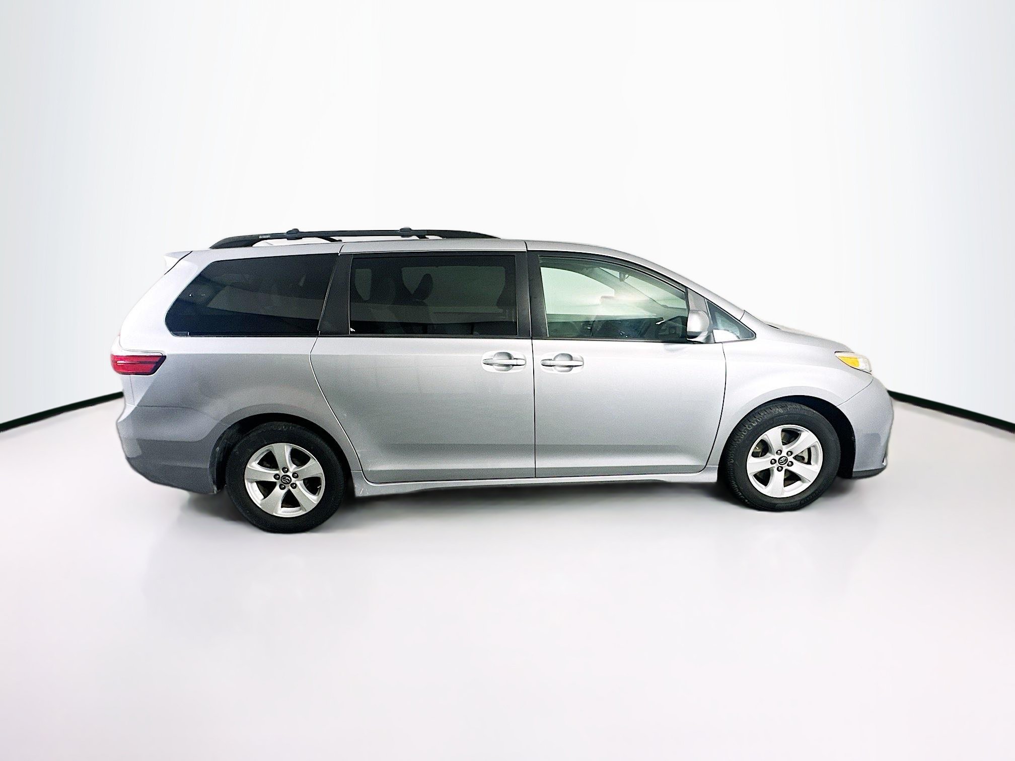 Used 2018 Toyota Sienna LE FWD image 10