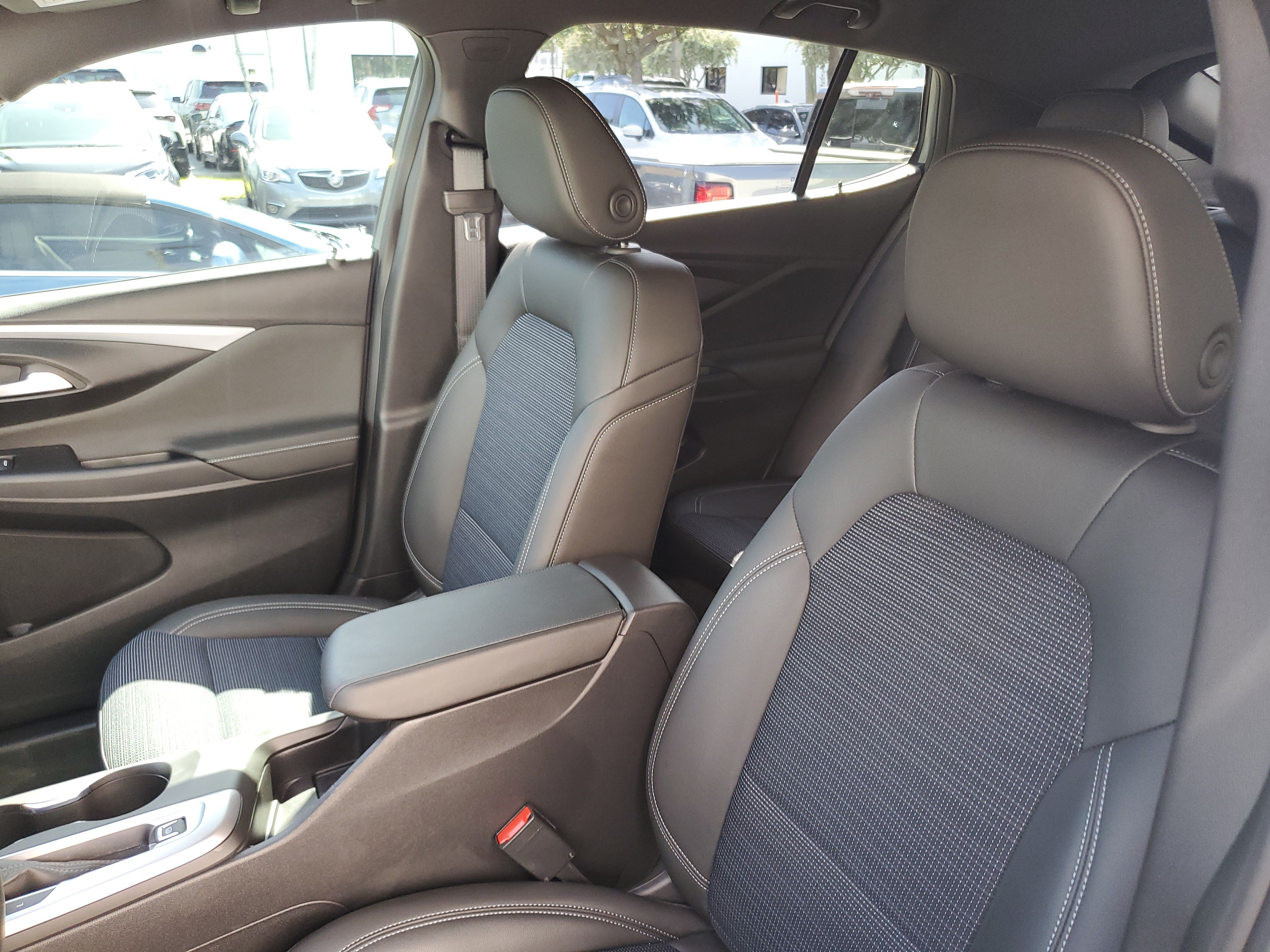 Used 2025 Buick Envista Sport Touring w/ Convenience I Package FWD image 20