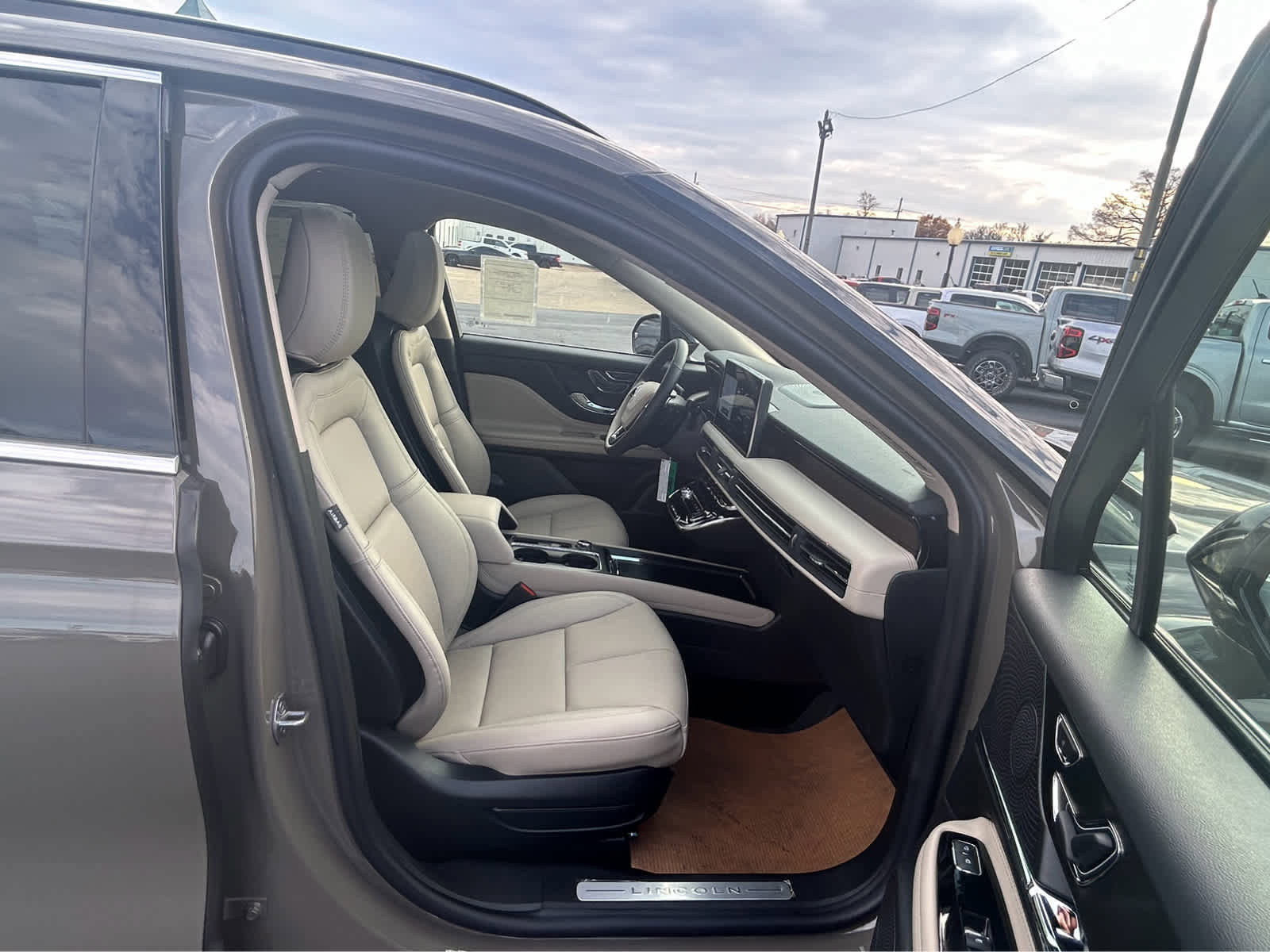 Used 2025 Lincoln Corsair Grand Touring image 19