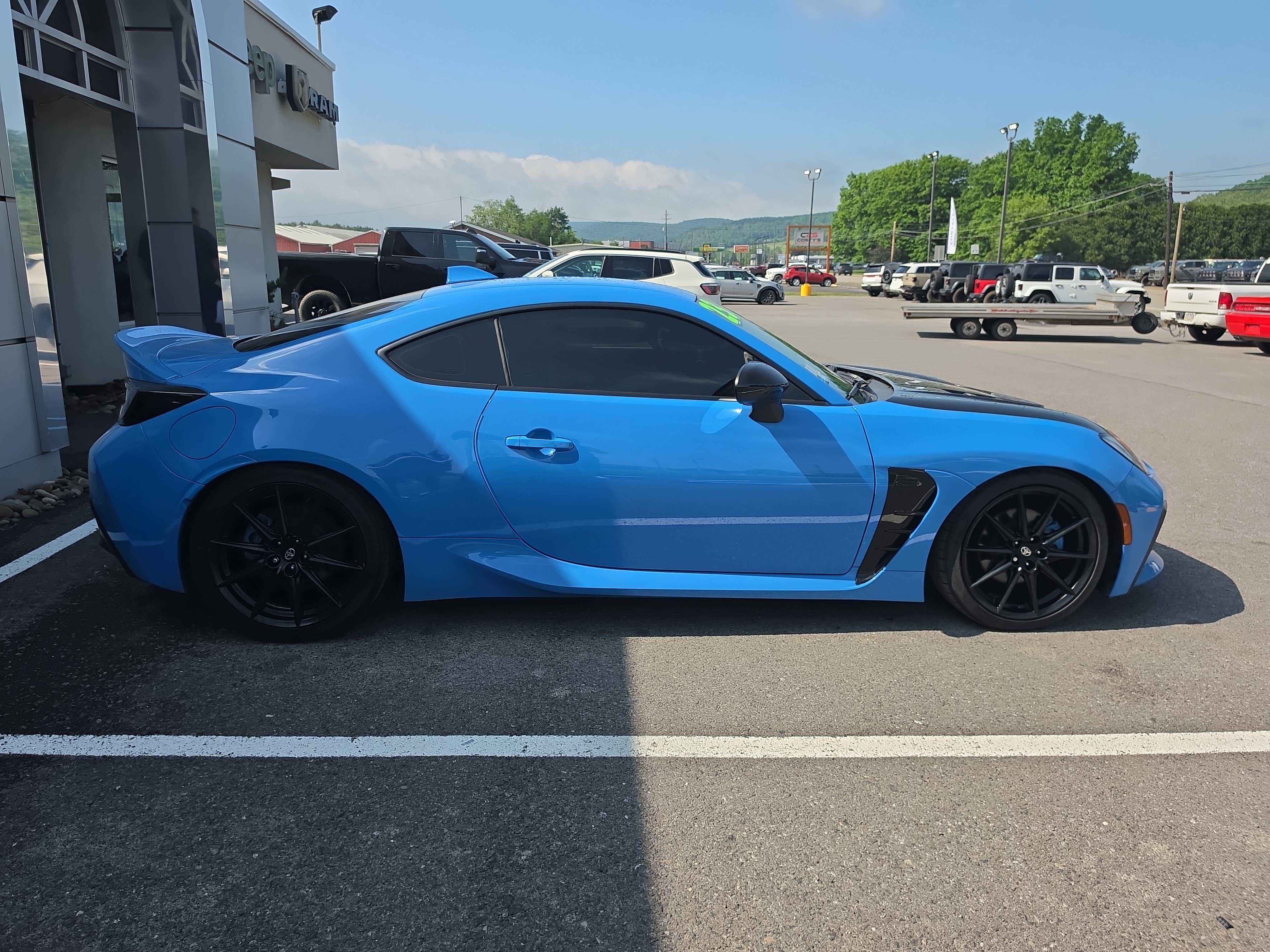 Used 2023 Toyota GR86 Premium RWD image 2