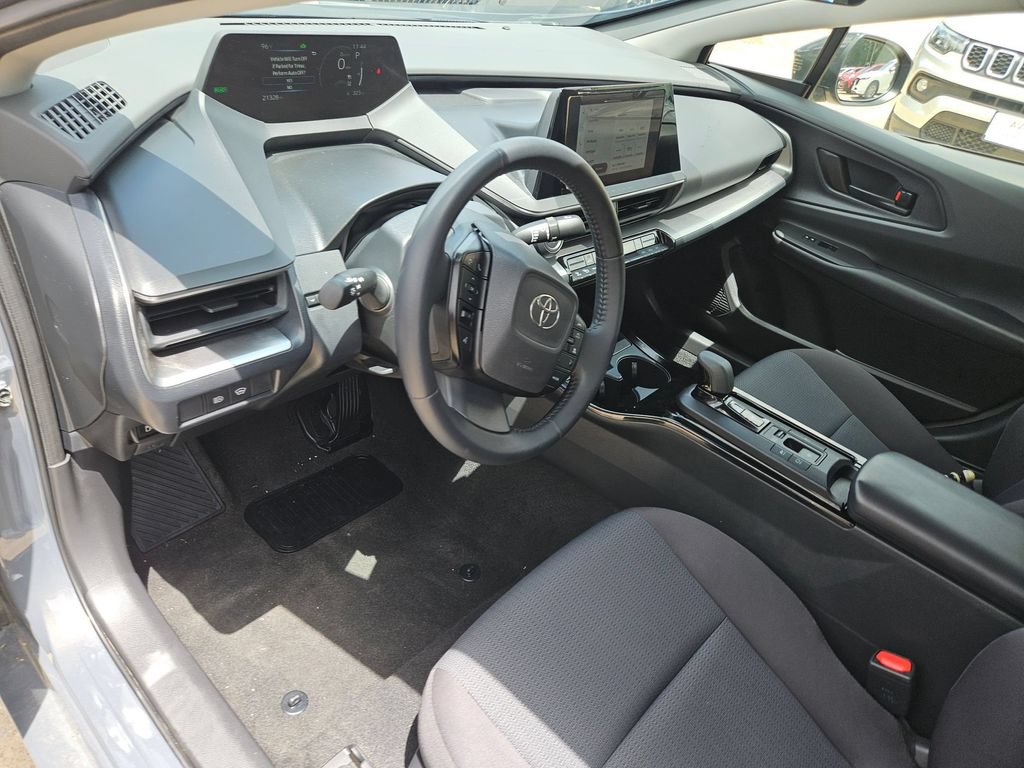 Used 2025 Toyota Prius LE FWD image 15