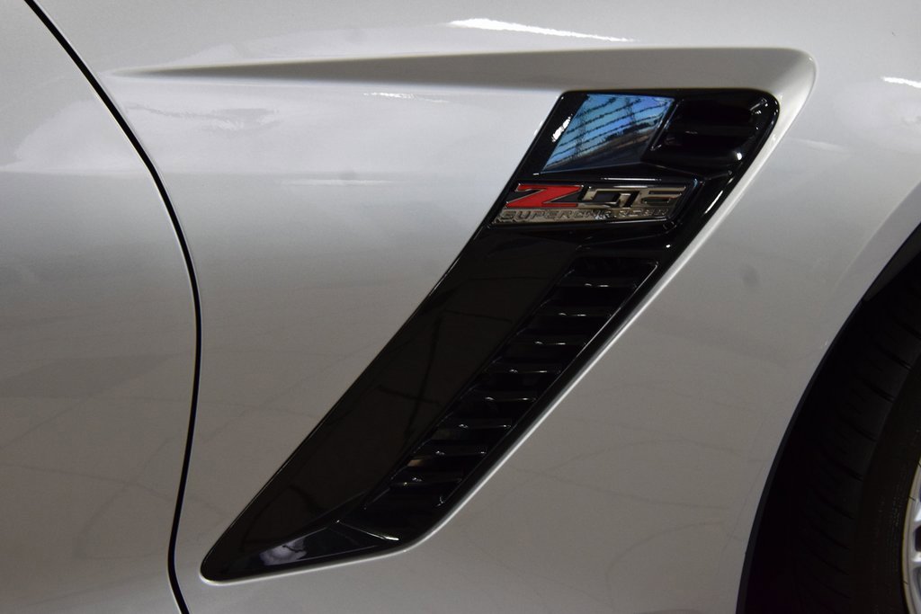 Used 2015 Chevrolet Corvette Z06 w/ 3LZ Preferred Equipment Group image 19