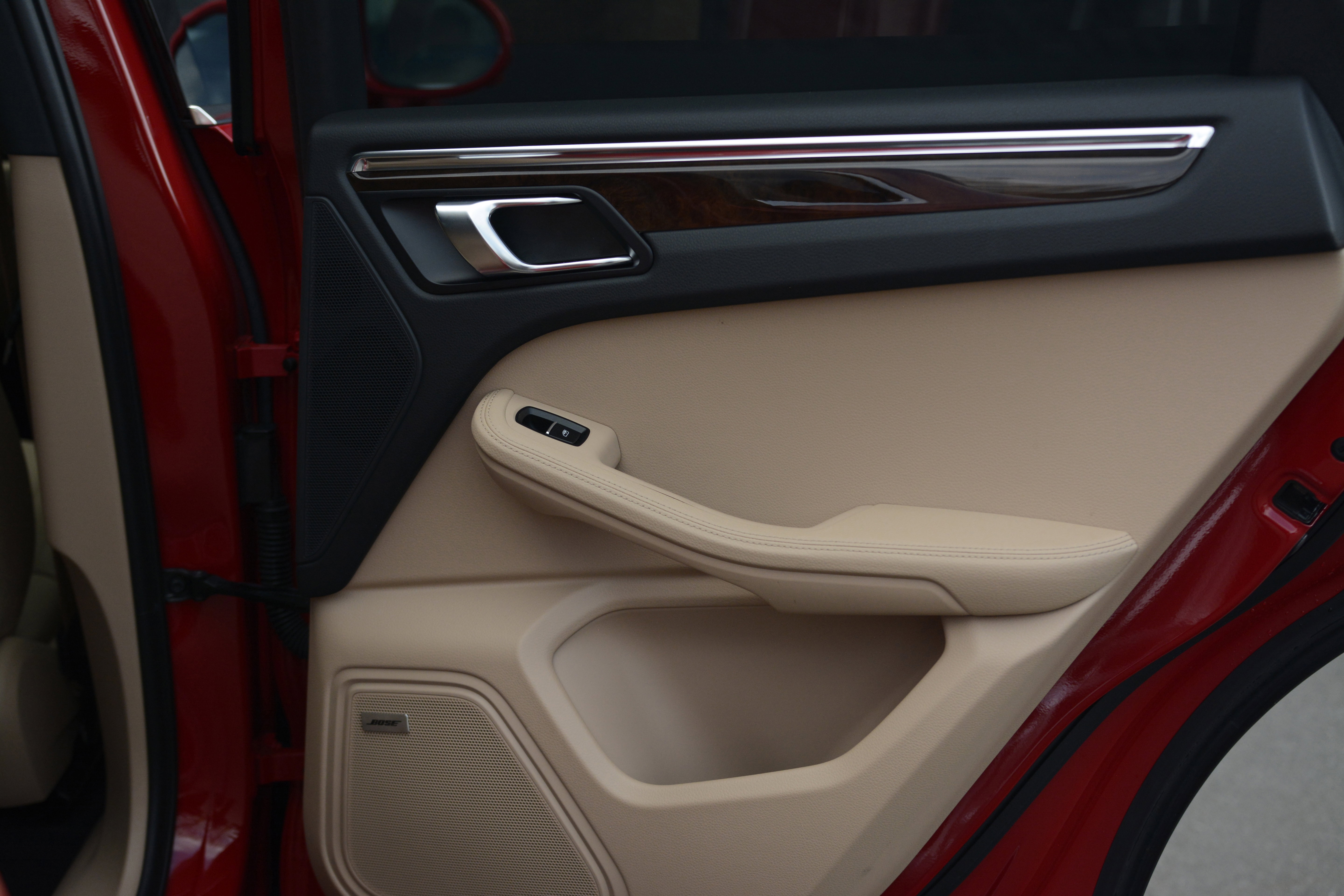 Certified 2025 Porsche Macan image 33