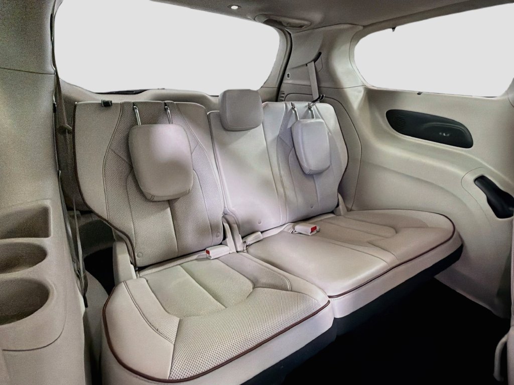 Used 2017 Chrysler Pacifica Limited w/ UConnect Theater Package FWD image 31