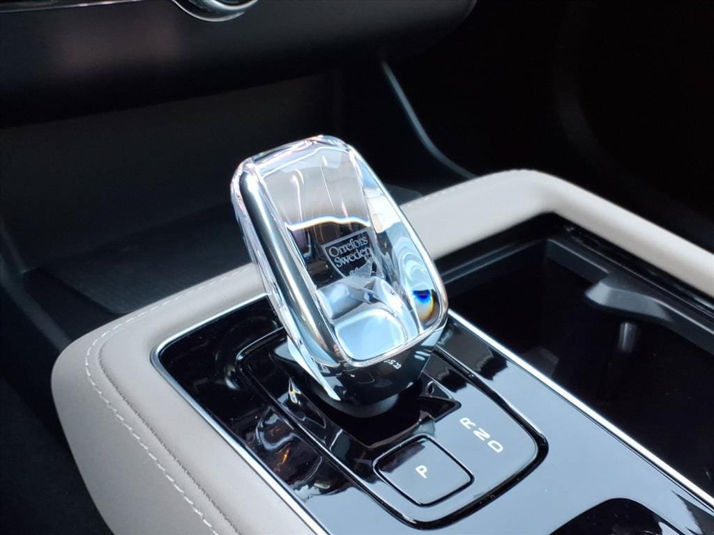 New 2026 Volvo XC90 B6 Plus w/ Protection Package Premier AWD/4WD image 19