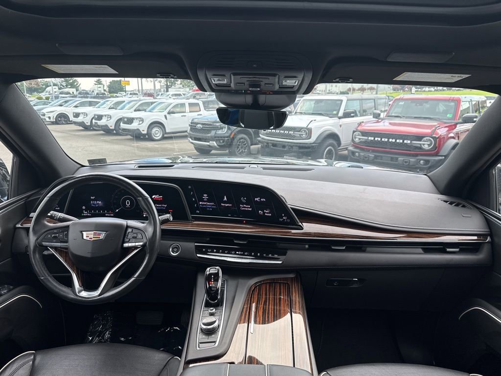 Used 2021 Cadillac Escalade Premium Luxury image 25