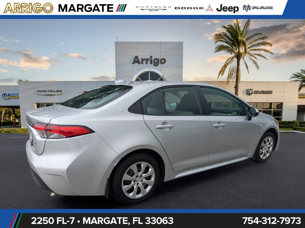Used 2025 Toyota Corolla LE FWD image 7