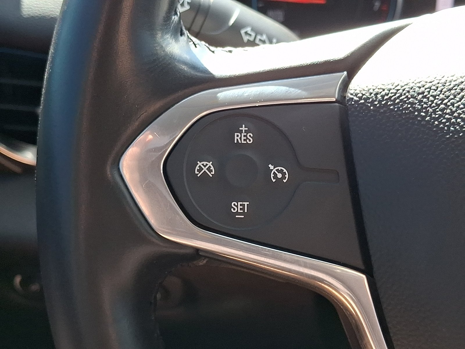 Used 2020 Chevrolet Traverse LT w/ LT Premium Package FWD image 25