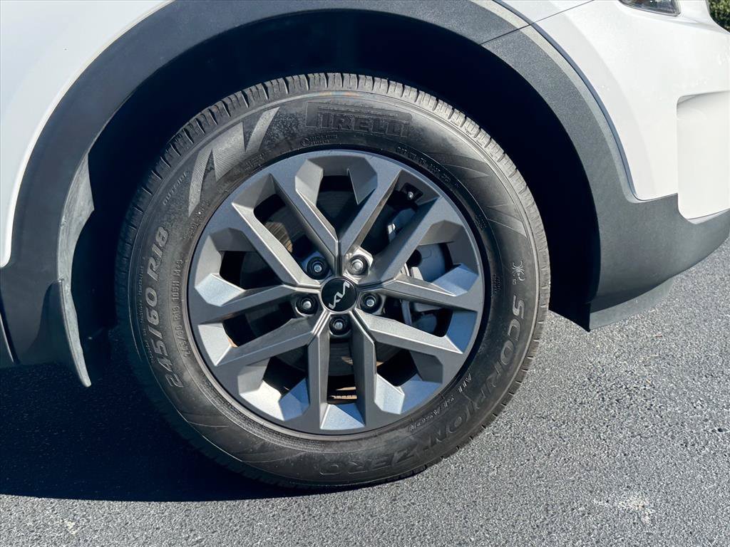Certified 2024 Kia Telluride LX FWD image 9