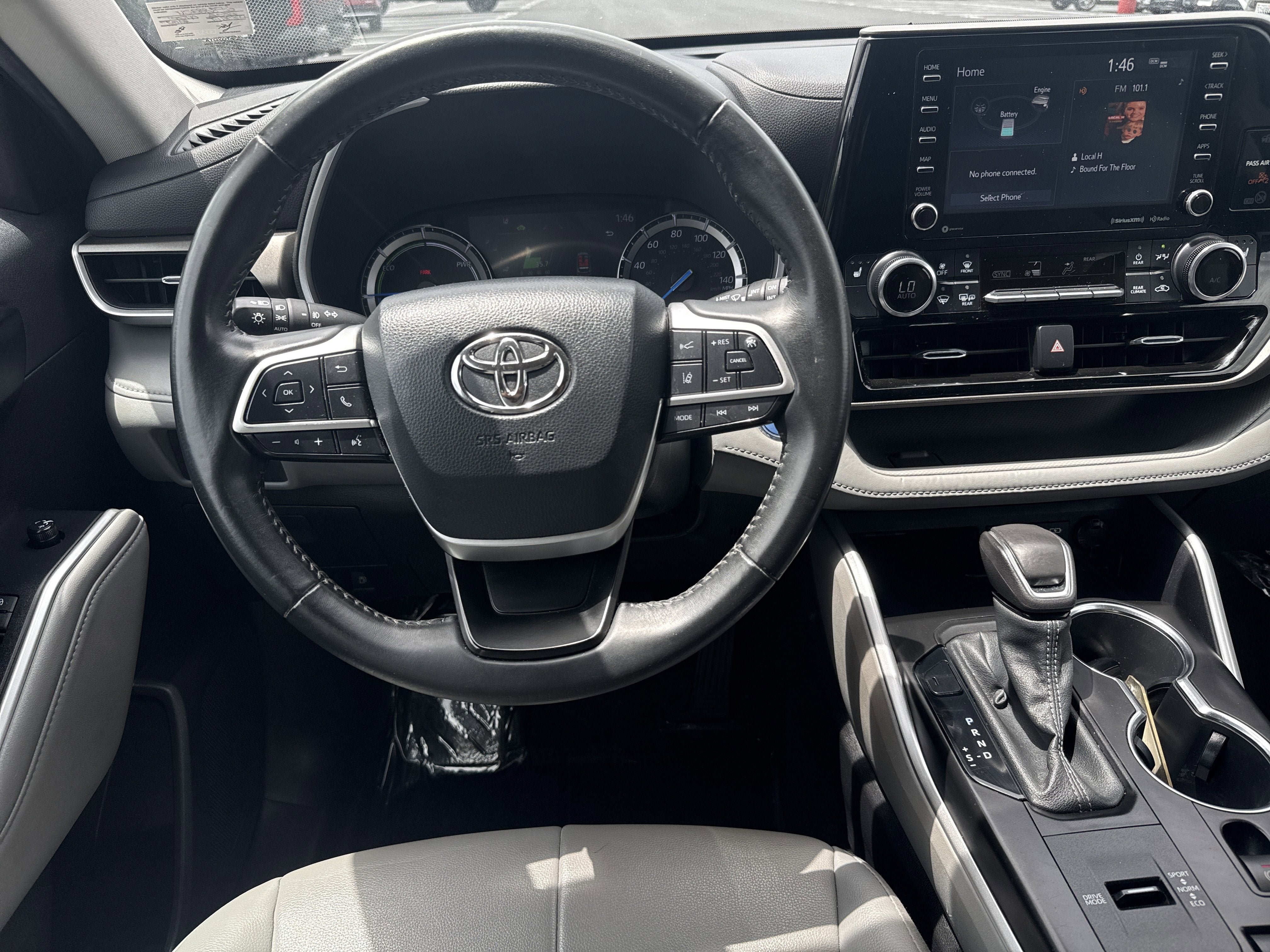 Used 2022 Toyota Highlander XLE AWD/4WD image 11