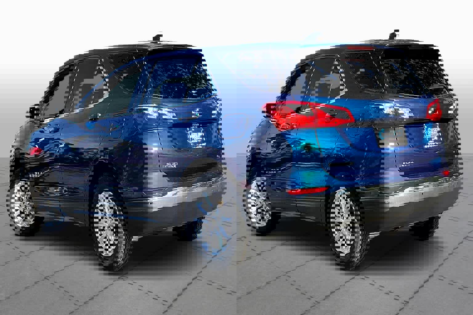 Used 2020 Chevrolet Equinox LT w/ Driver Convenience Package image 12