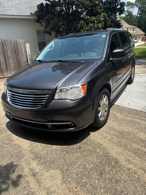 Used 2015 Chrysler Town & Country Touring FWD image 1