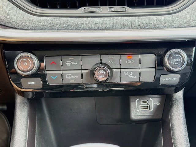 Used 2022 Jeep Compass Latitude AWD/4WD image 41