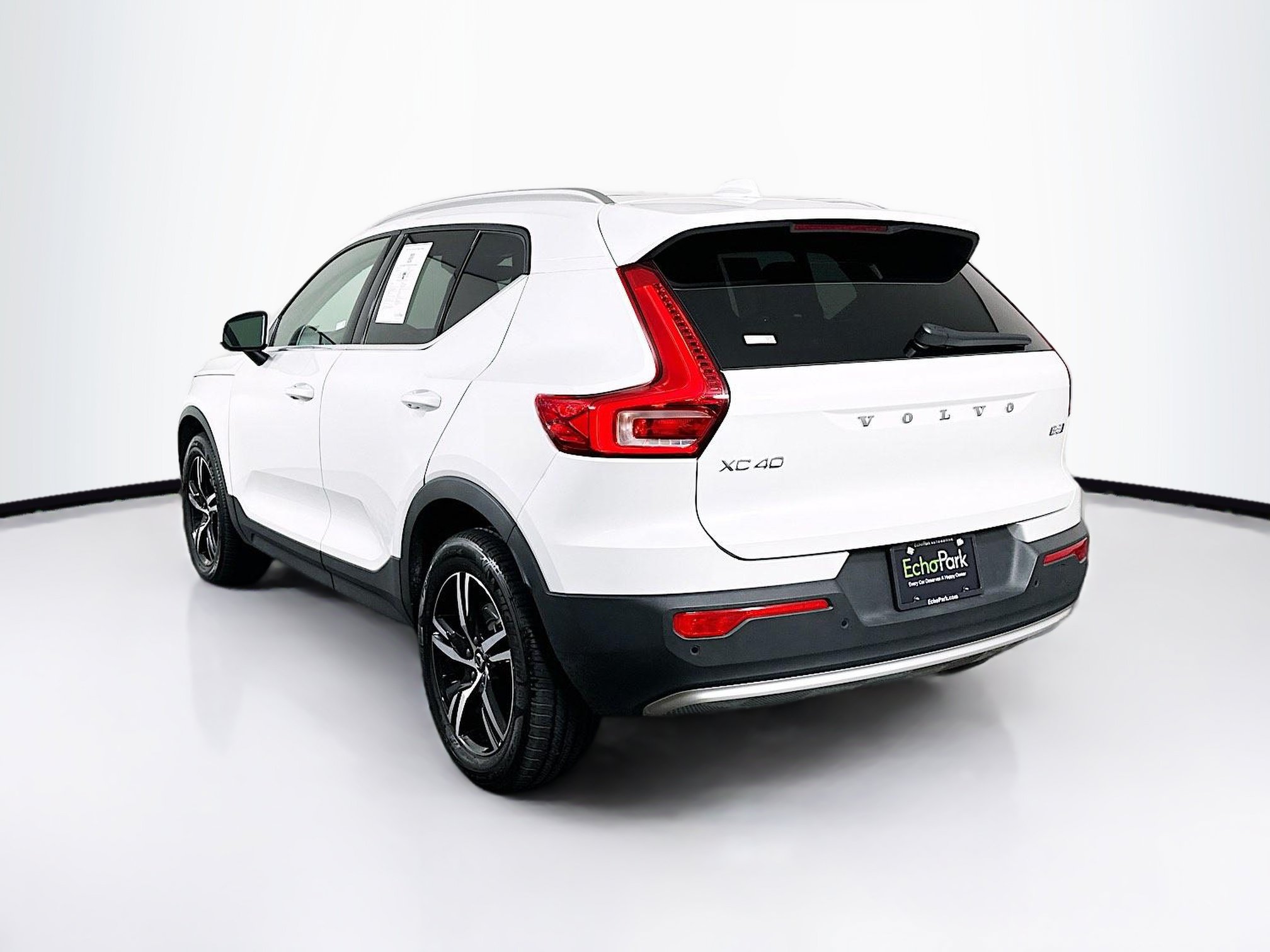 Used 2025 Volvo XC40 B5 Core AWD/4WD image 5