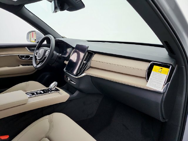 New 2026 Volvo XC90 T8 Plus AWD/4WD image 17