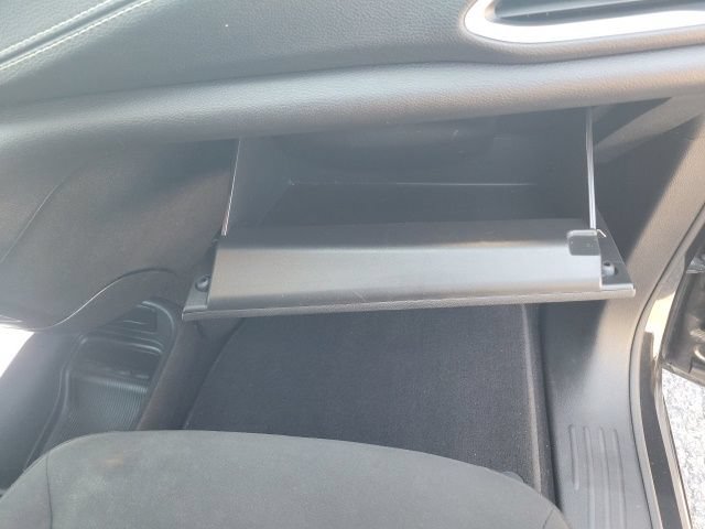 Used 2023 Chrysler Pacifica Touring FWD image 18